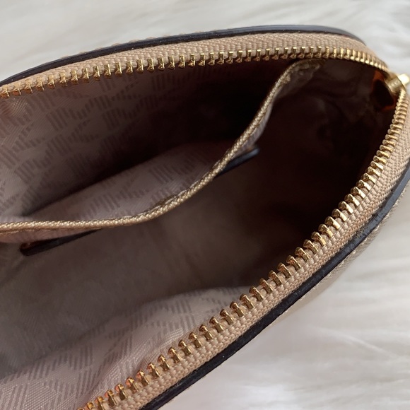 Michael Kors Mini Bag - Picture 2 of 2